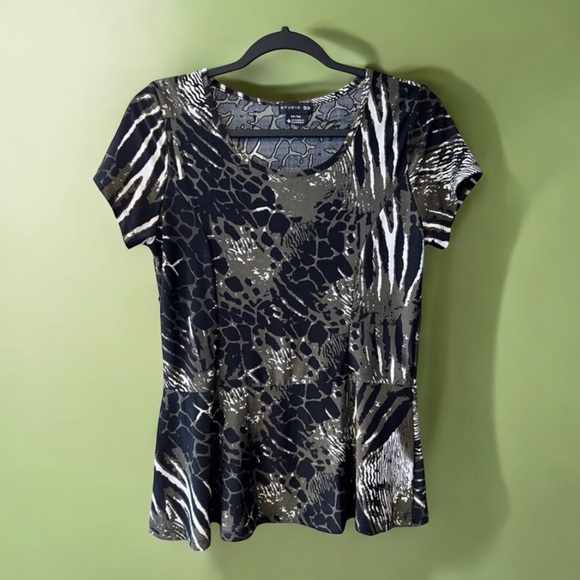 Studio 59 Olive Green & Black Animal Print s/s Peplum Top - Picture 4 of 9